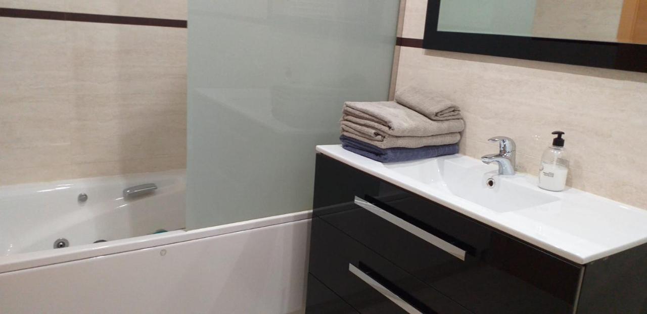 Apartamento Los Lirios Logroño Extérieur photo